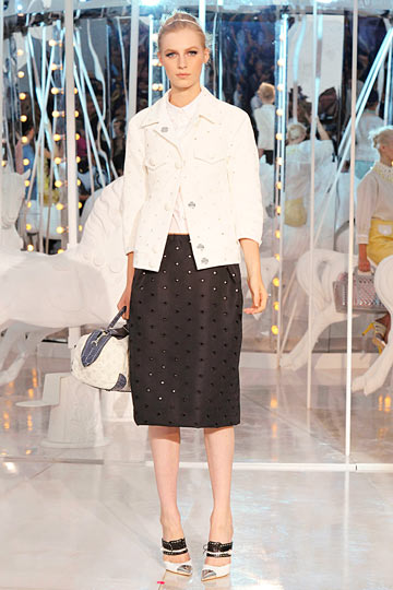 Louis-Vuitton-impeccable-detailing.jpg